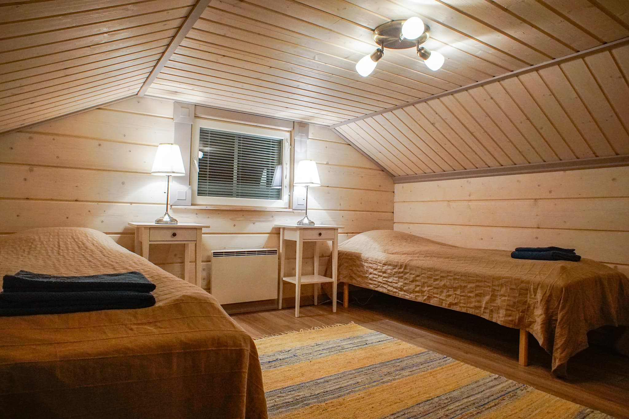 Sleeping alcove with two single beds