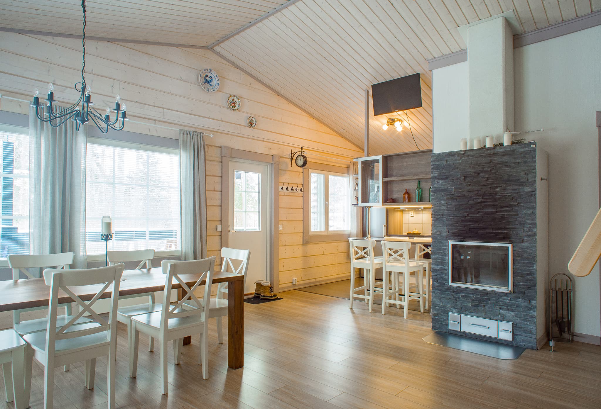 Entrance from the terrace to the kitchen and living area